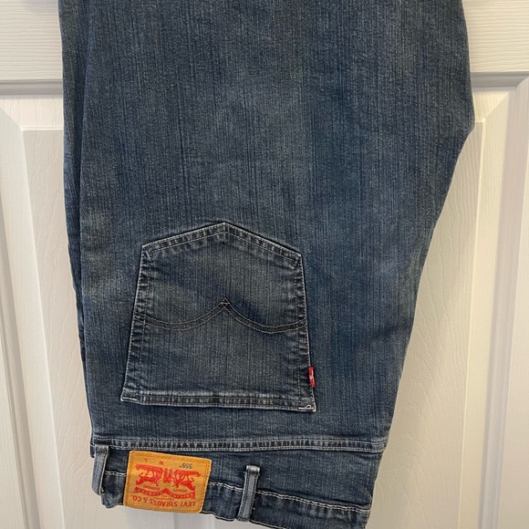 Levi's 559 Relaxed Fit Denim Jeans in Blue - Picture 1 of 4